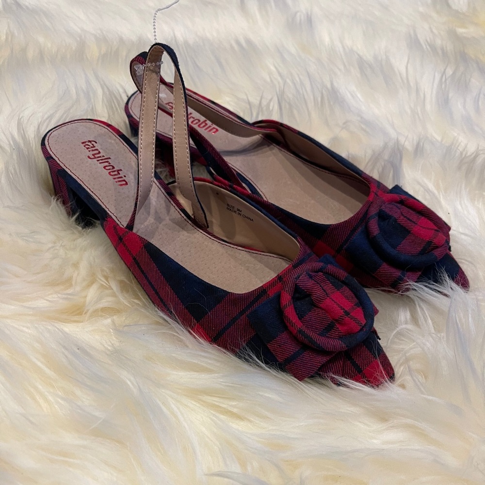 Chic Pointed Tow Mule 😍